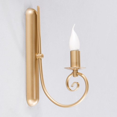 Kinkiet świecznikowy  w kolorze złotym.
