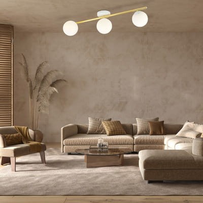 Lampa pod sufit do sypialni z białymi kulkami.