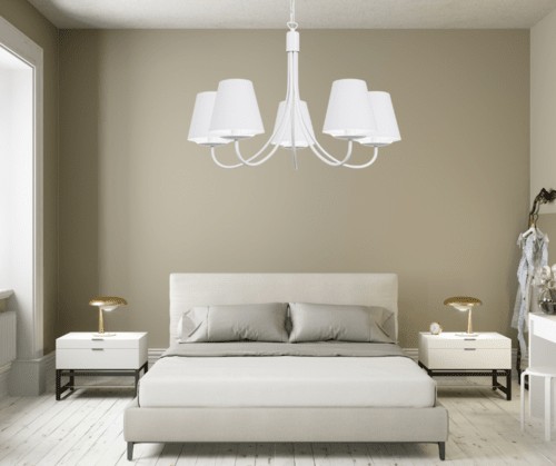 Biały klasyczny żyrandol do sypialni i salonu.