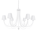 Duży klasyczny biały żyrandol z abażurami.