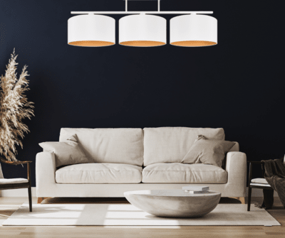 Lampa na sufit do salonu. 3 duże abażury w kolorze białym od wewnątrz w kolorze złotym.