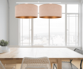 Lampa do jadalni nad stół z 2 dużymi abażurami welurowymi w kolorze beżu i złota.