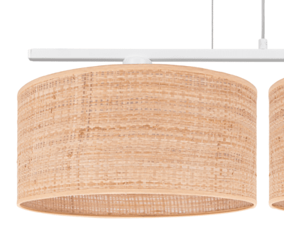 Biała lampa wisząca z 2 kloszami z rattanu.