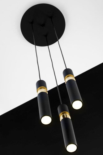 Wisząca lampa spot nad stół w kolorze czarno-złotym.
