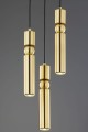 Trzy złote rurki - tuby z żarówkami ledowymi. Lampa wisząca nowoczesna pasująca do eleganckiego stylu glamour.