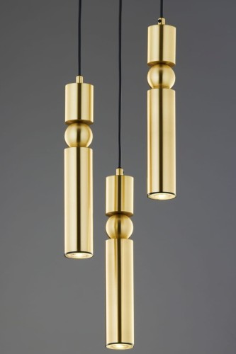 Trzy złote rurki - tuby z żarówkami ledowymi. Lampa wisząca nowoczesna pasująca do eleganckiego stylu glamour.