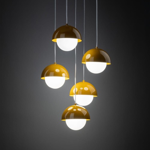 Lampa kolorowa designerska i wisząca. Pięć punktów światła w kolorze ochra.