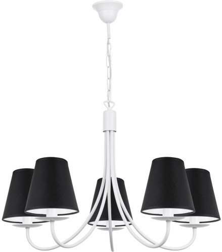 Prosty biały żyrandol z czarnymi abażurami do małego salonu.