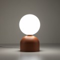 Designerska lampa nocna z biała kulką.