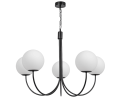Żyrandol do salonu pięcioramienny z kloszami białymi kulami.