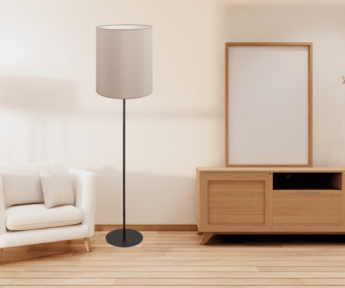 Lampa podłogowa  do salonu i pokoju z abażurem beżowym.