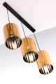 Lampa z 3 abażurami złotymi.