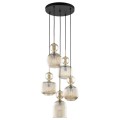 Lampa wisząca nad stół z kloszami ryflowanymi w kolorze bursztynowym.