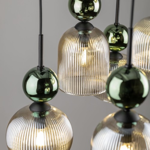 Lampa wisząca do salonu szkło ryflowane w kolorze koniakowym.