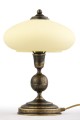 Lampa nocna do sypialni urządzonych w stylu klasycznym.