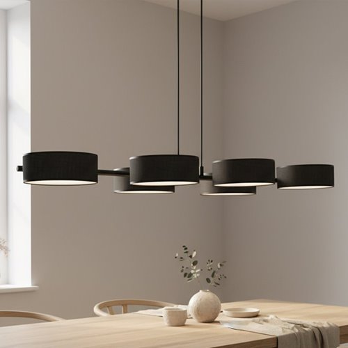 Lampa szeroka wisząca nad stół w kolorze czarnym.