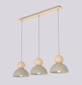 Lampa nad stół w stylu skandynawskim z elementami ozdobnymi z jasnego drewna.
