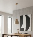 Lampa beżowa w stylu skandynawskim z elementem z karbowanego jasnego drewna.