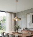 Lampa pojedyncza beżowa w stylu japandi.