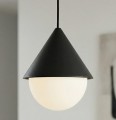 Ultranowoczesna lampa pojedyncza z czarnym kloszem i białą świecącą kulką.