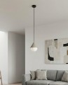 Lampa pojedyncza designerska w kolorze beżowym z białym kloszem.