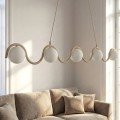 Beżowa designerska lampa wisząca nad stół do kuchni, jadalni i salonu.