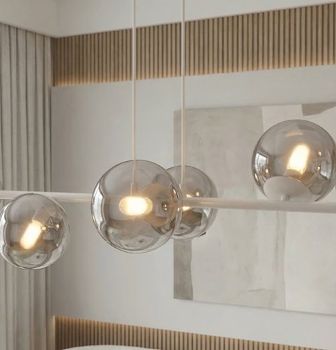 Lampa nowoczesna , szeroka z kloszami grafitowymi.