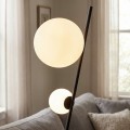Lampa podłogowa do nowoczesnego salonu i sypialni.