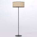 Lampa podłogowa do salonu i pokoju o czarnym stelażu  z abażurem z rattanu.