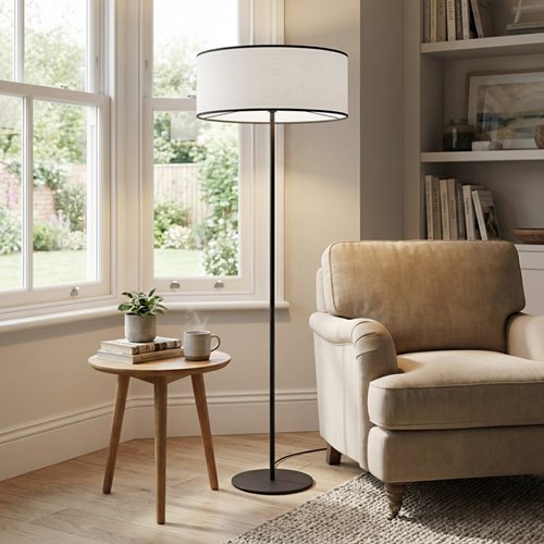 Lampa podłogowa czarna z abażurem lekko szarym.