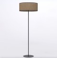 Lampa stojąca w stylu eco z abażurem w kolorze brązu.