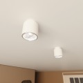 Biała pojedyncza lampa reflektorek.