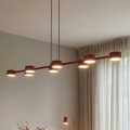 Lampa szeroka, ledowa i regulowana nad stół w bardzo modnym kolorze burgundowym.