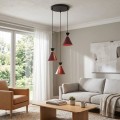 Potrójna metalowa lampa nad stół w kolorach czarnym, bordo i złota.