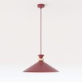 Lampa wisząca nad stół w kolorze bordowym.