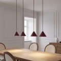 Bordowa lampa wisząca z żarówkami led.