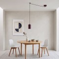 Pojedyncza lampa led w kolorze burgundowym.