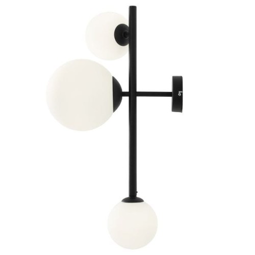 Kinkiet nowoczesny czarny z trzema białymi kloszami w kształcie kul.