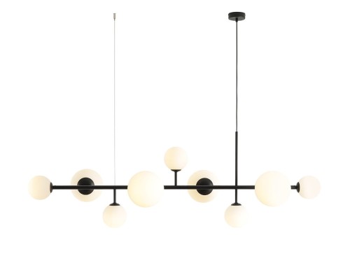 Bardzo szeroka lampa wisząca w kolorze czarnym z mlecznobiałymi dziewięcioma szklanymi kulami.