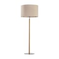 Lampa podłogowa w stylu eco z elementami drewnianymi i abażurem w kolorze beżowo- szarym.