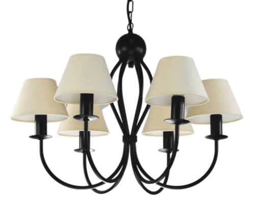 Sześcioramienny czarny żyrandol z kremowymi abażurkami.