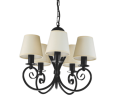 Czarny żyrandol z kremowymi abażurkami.