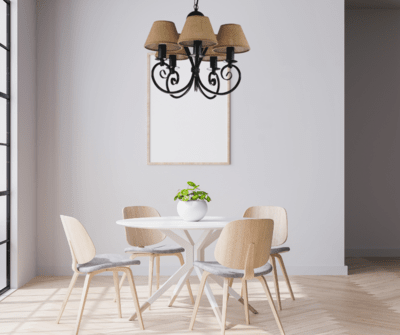 Lampa wisząca - żyrandol z abażurami w kolorze naturalnym juta.