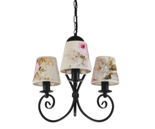 Żyrandol z trzema ramionami z abażurami w kwiatuszki.