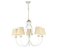 Biały żyrandol z abażurami w kolorze jasnobeżowym.