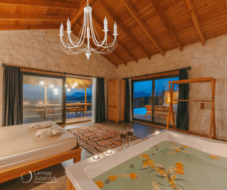 biały żyrandol świecznikowy Aura 5 ramion