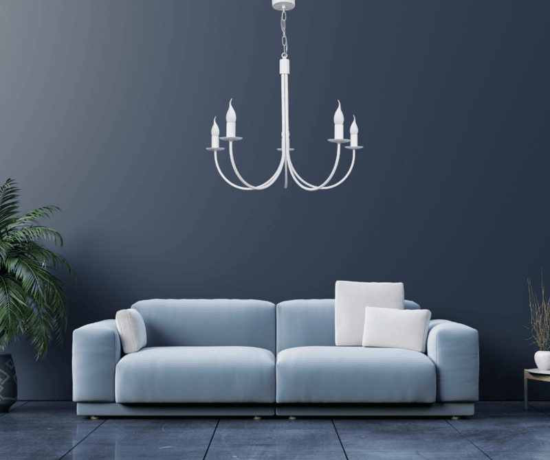 Żyrandol świecznikowy w nowoczesnym salonie